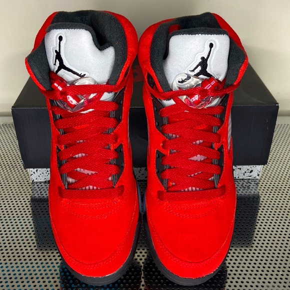 Air Jordan 5 Retro ⭐️ “Raging Bull” | 4.5 Y / 6 W | Red | #NWT #JulysCloset✨ - Picture 2 of 8